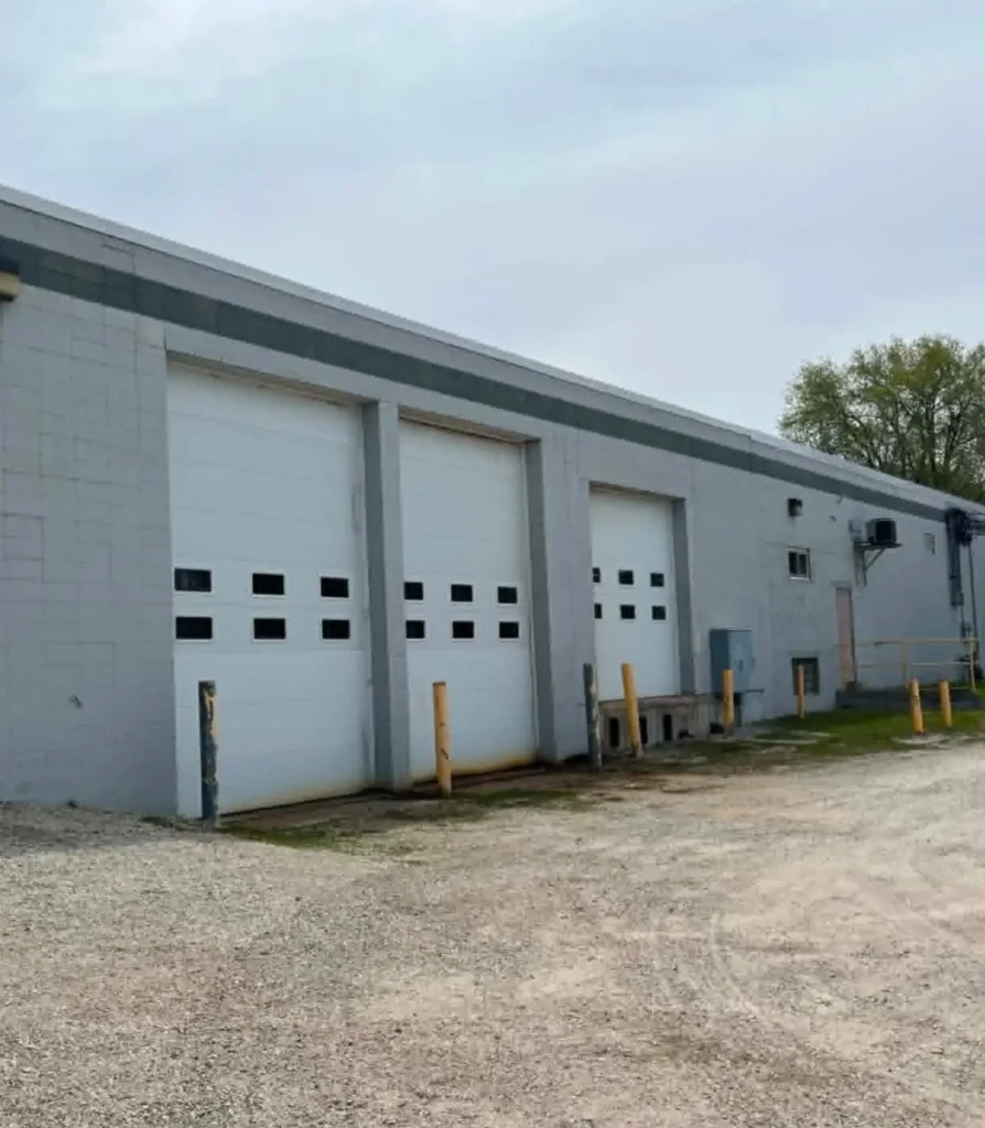 Industrial building with loading bays